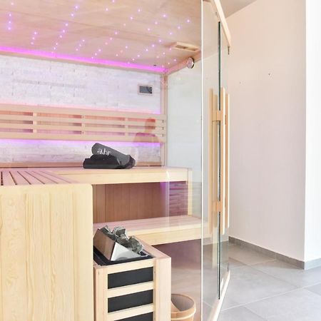 Villa Lux Nina With Six Bedrooms, Private Pool, Sauna ซาดาร์ ภายนอก รูปภาพ