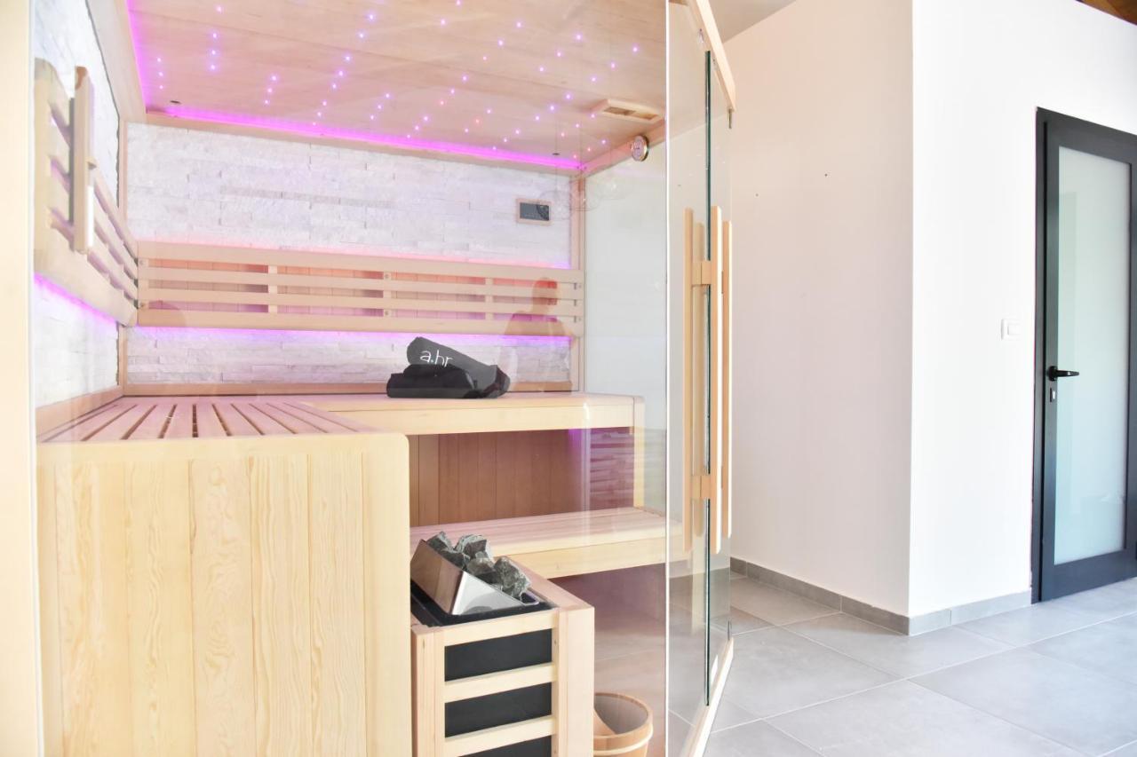 Villa Lux Nina With Six Bedrooms, Private Pool, Sauna ซาดาร์ ภายนอก รูปภาพ