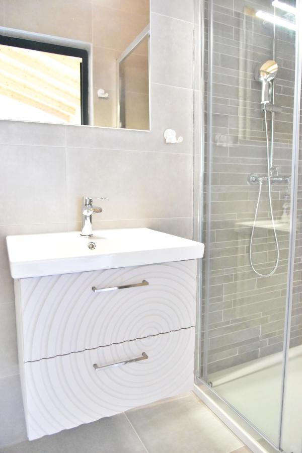 Villa Lux Nina With Six Bedrooms, Private Pool, Sauna ซาดาร์ ภายนอก รูปภาพ